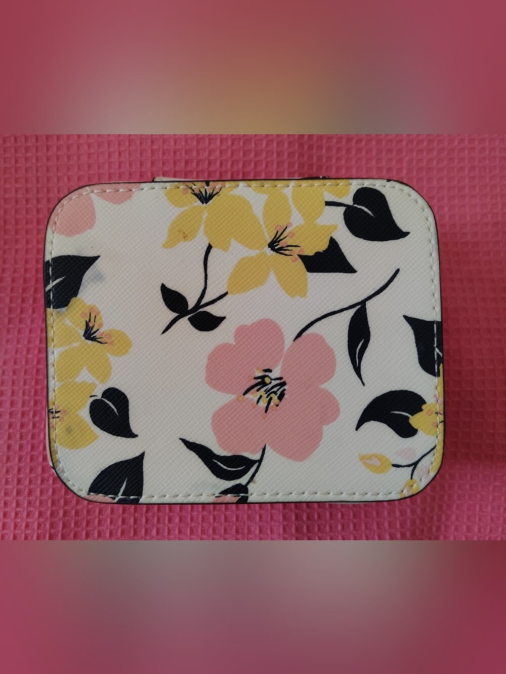 Kate Spade Floral Leather Jewelry Travel Case 4" X 3". - Picture 2 of 3